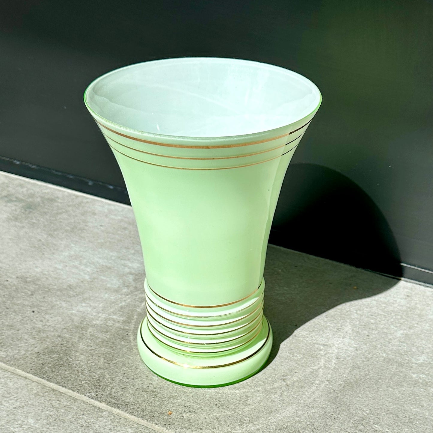 Vase en opaline - vert pastel- années 50