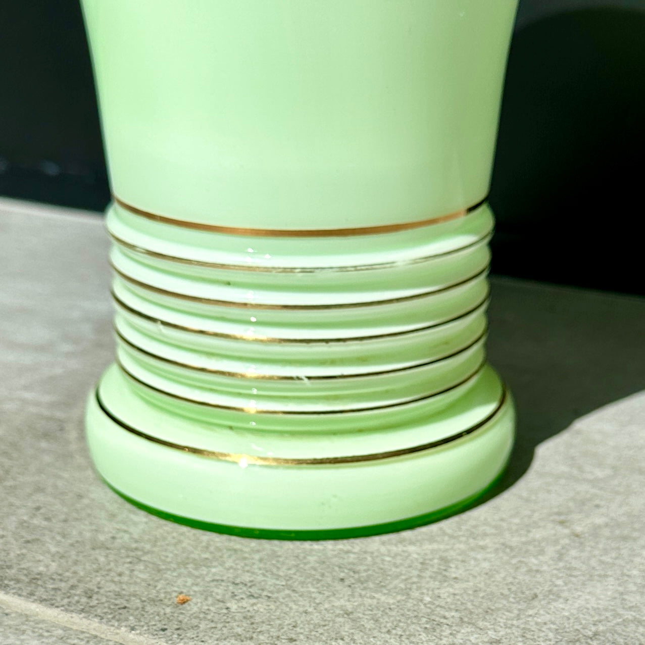 Vase en opaline - vert pastel- années 50