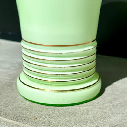 Vase en opaline - vert pastel- années 50