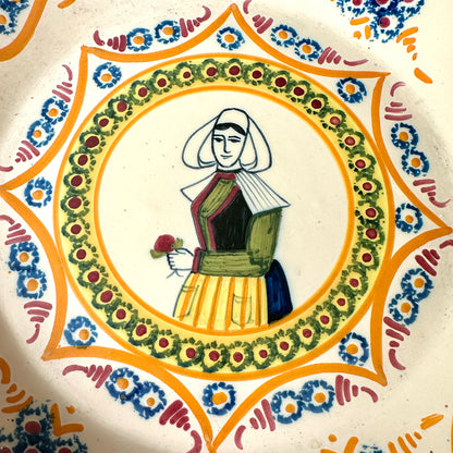 Assiette bretonne ancienne Henriot Quimper – Faïence décor bretonne femme en coiffe – Ø 24,5 cm