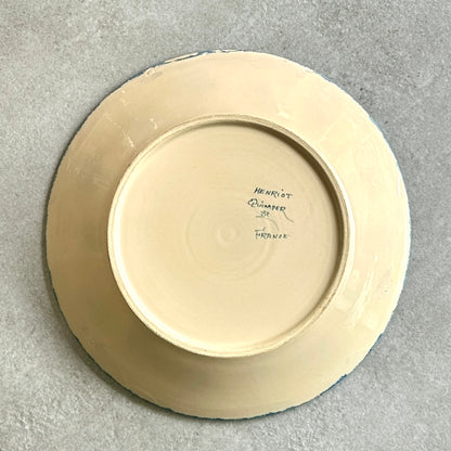 Assiette bretonne ancienne Henriot Quimper – Faïence décor bretonne femme en coiffe – Ø 24,5 cm