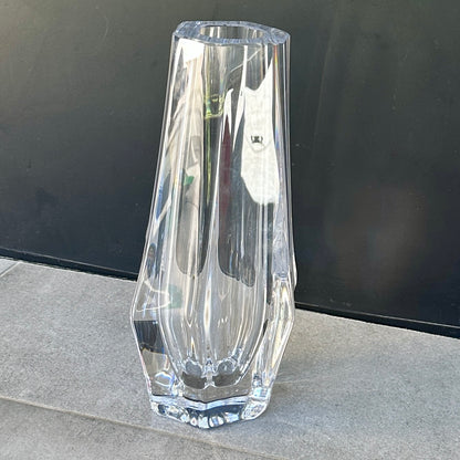 Vase en cristal hexagonal signé Daum France – 35 cm – Cristal clair Made in France