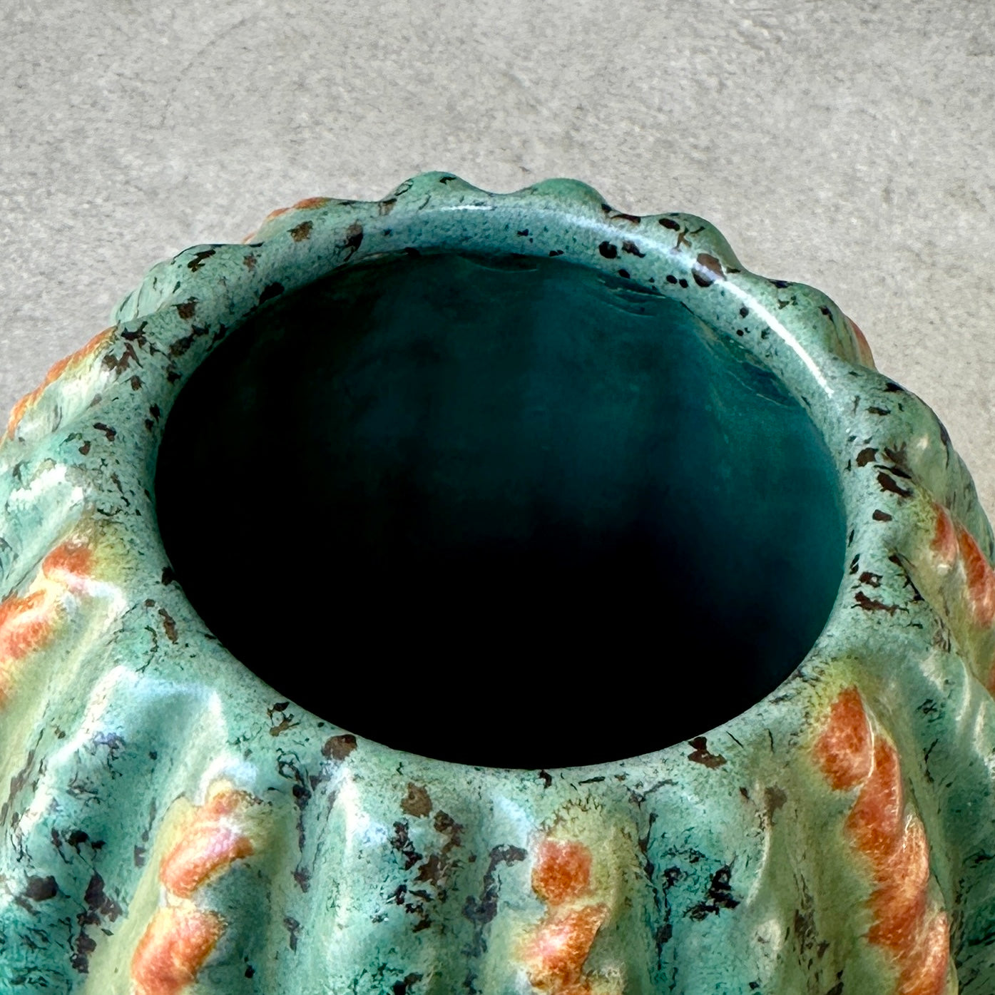 Vase « Melon » en céramique émaillée cannelée – Michael Andersen & Sons