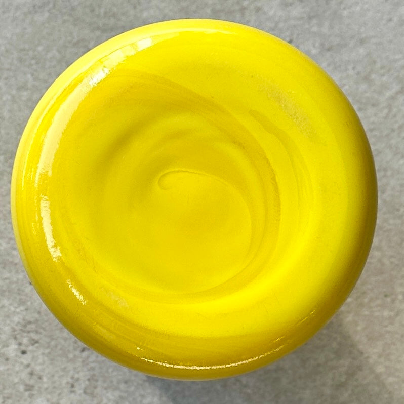 Vase Scandinave Vert Opalin Jaune Citron – Attribué à Erik Höglund – 17 cm
