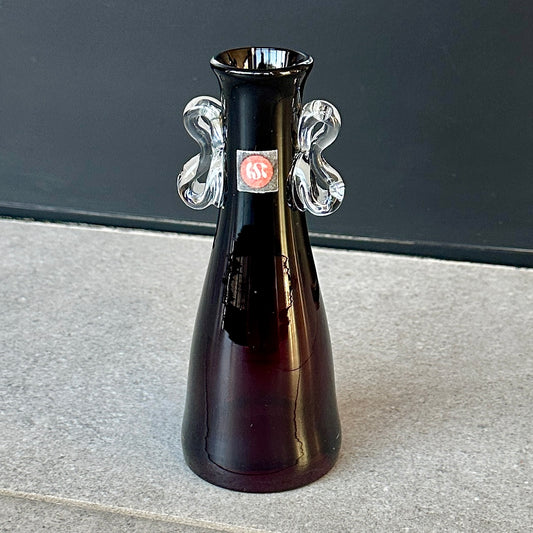 Vase HSK Tarnowiec – Verre rouge rubis avec poignées transparentes – Pologne, soufflé à la bouche