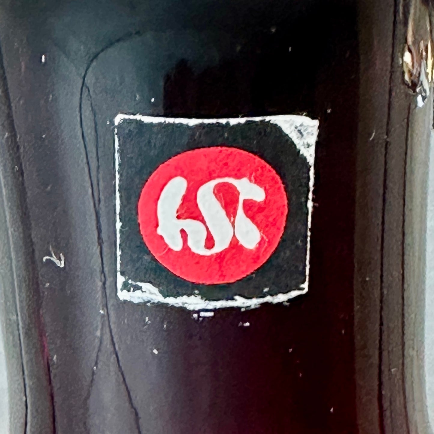 Vase HSK Tarnowiec – Amfora en verre rubis avec poignées transparentes – Art Konstglas vintage