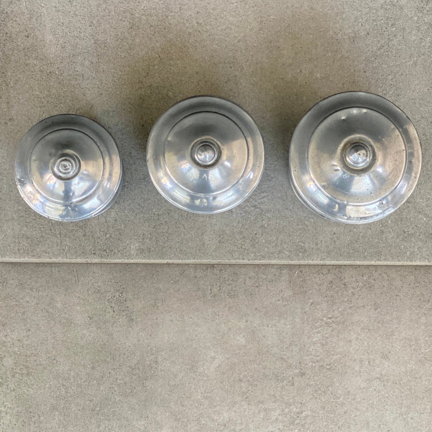 3 boites en fer-blanc vintage