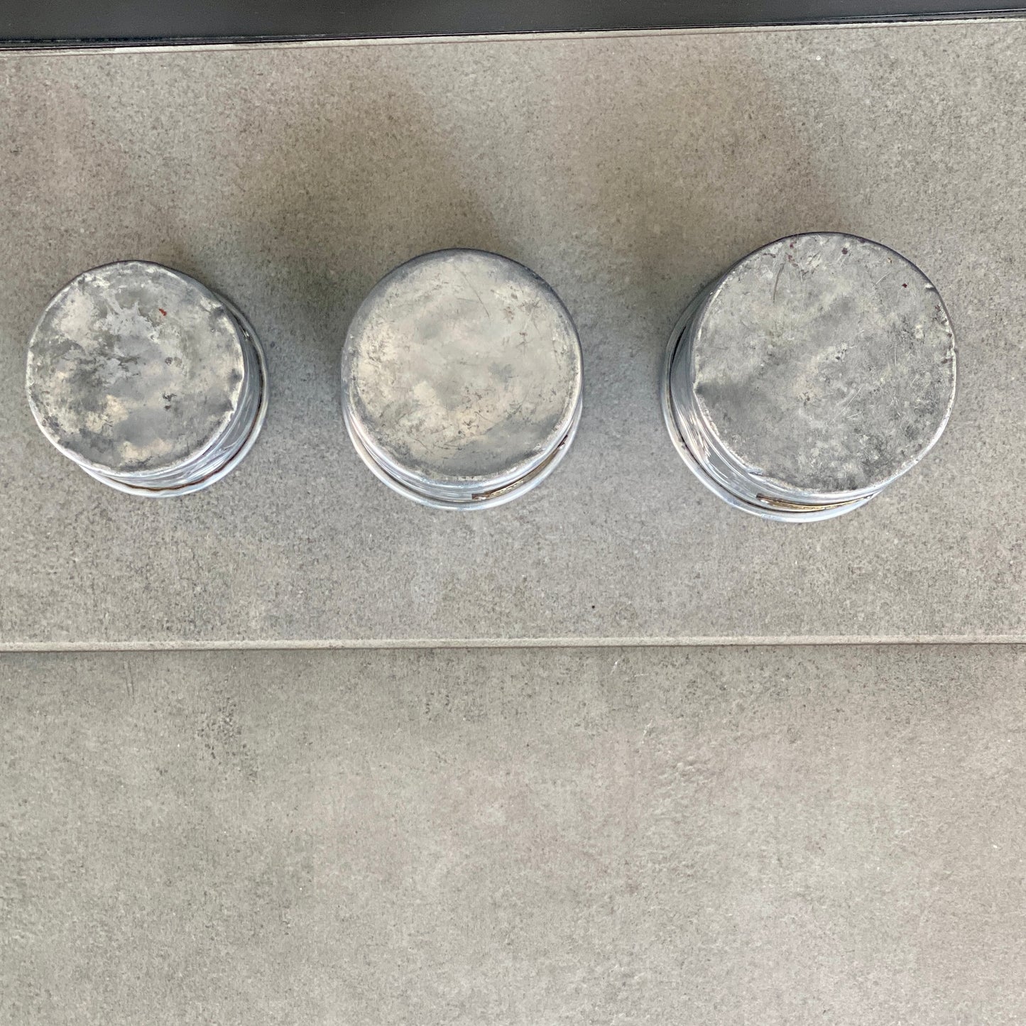 3 boites en fer-blanc vintage