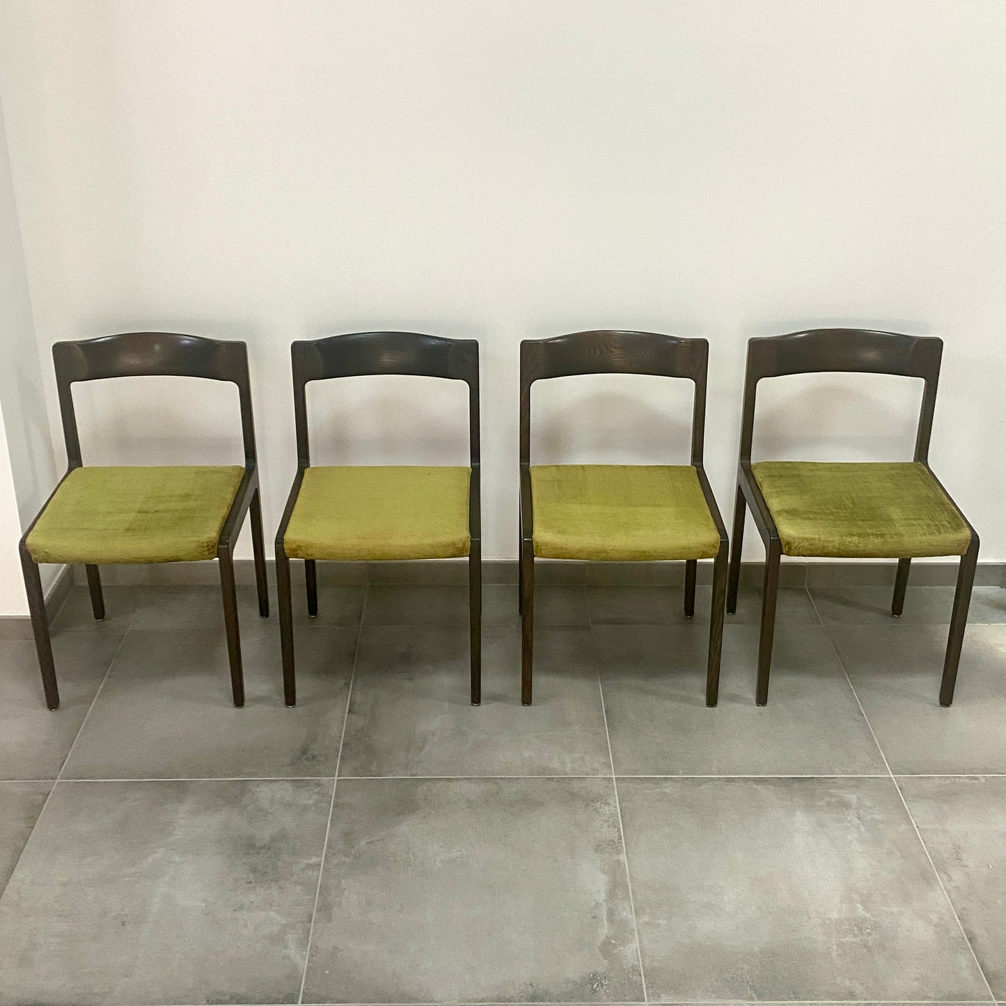 4 chaises scandinaves vintage
