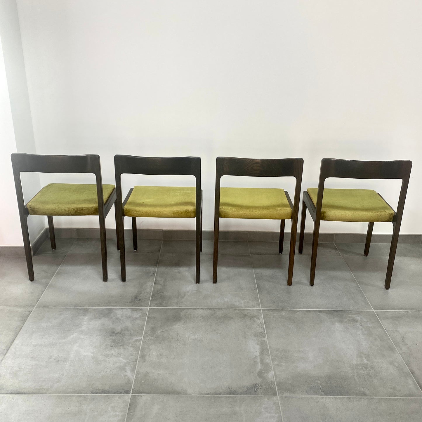 4 chaises scandinaves vintage