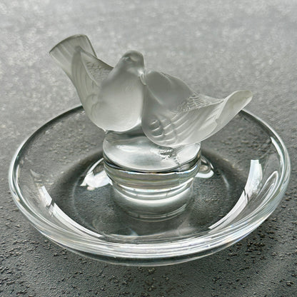 Baguier en cristal signé Lalique France - Modèle Couple de Colombes