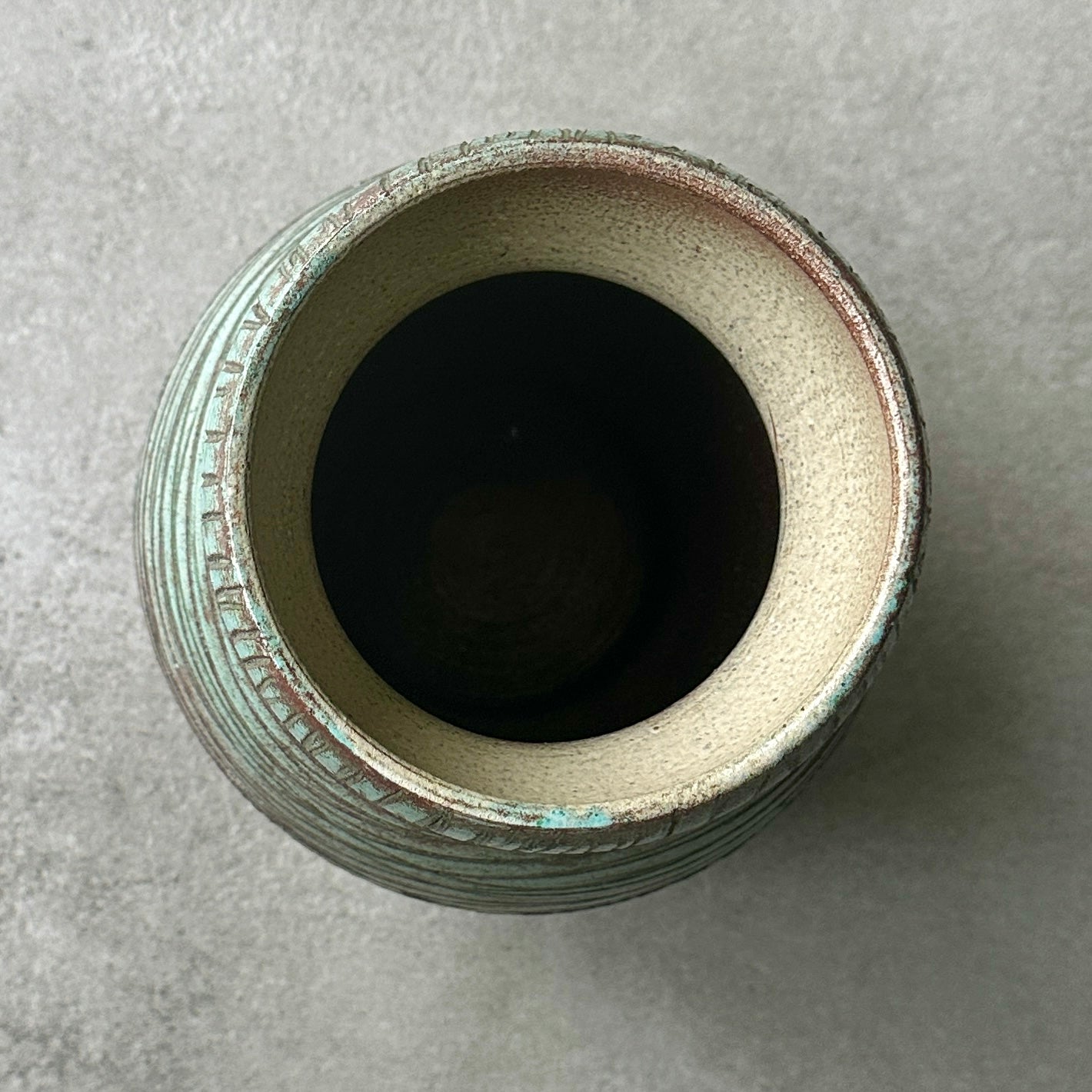 Vase Accolay en céramique émaillée turquoise – Années 60 – H 23 cm