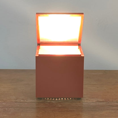 Lampe CINI & NILS – Design Iconique OPI Milano - Modèle : Cuboluce rouge