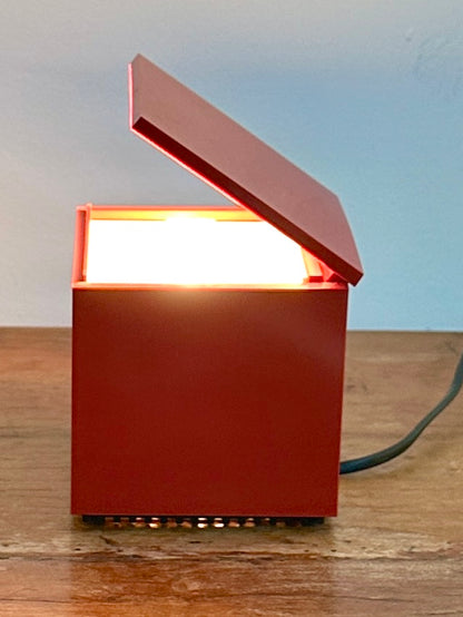 Lampe CINI & NILS – Design Iconique OPI Milano - Modèle : Cuboluce rouge