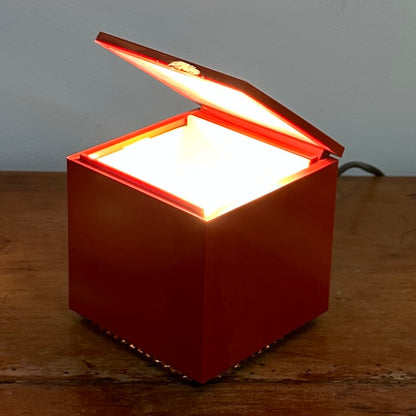 Lampe CINI & NILS – Design Iconique OPI Milano - Modèle : Cuboluce rouge