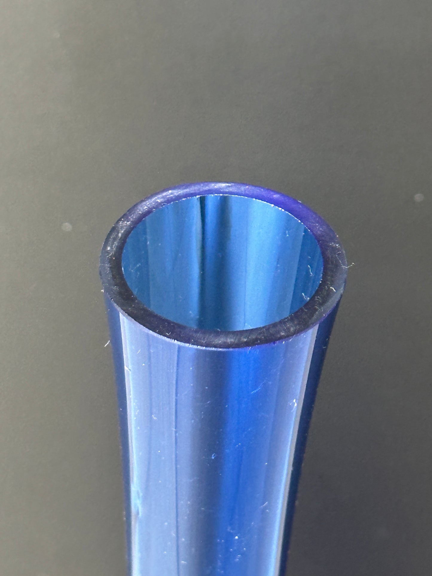 Soliflore en Verre Bleu Vintage des Années 80 – Élégance et Style Rétro