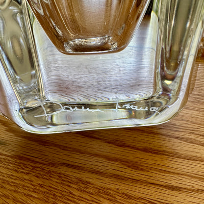 Vase en cristal hexagonal signé Daum France – 35 cm – Cristal clair Made in France