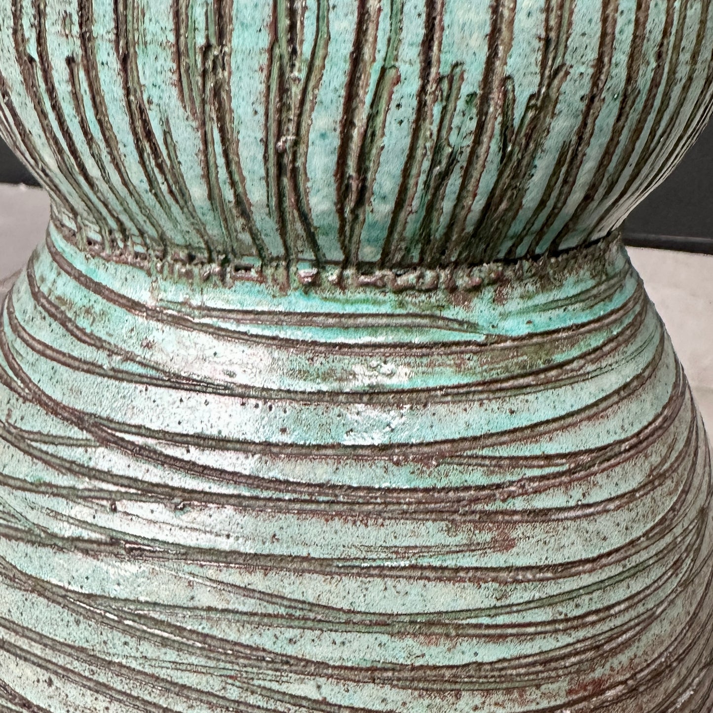 Vase Accolay en céramique émaillée turquoise – Années 60 – H 23 cm
