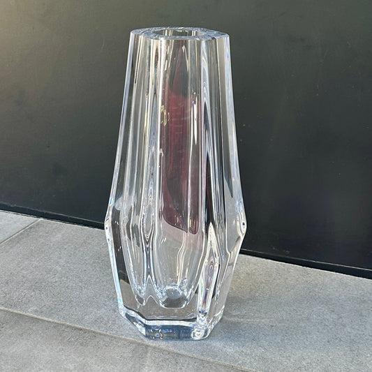 Vase en cristal hexagonal signé Daum France – 35 cm – Cristal clair Made in France