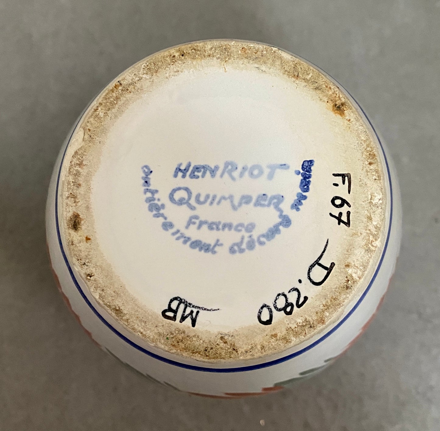 Vase « HENRIOT - QUIMPER », fleuri en céramique - Années 70