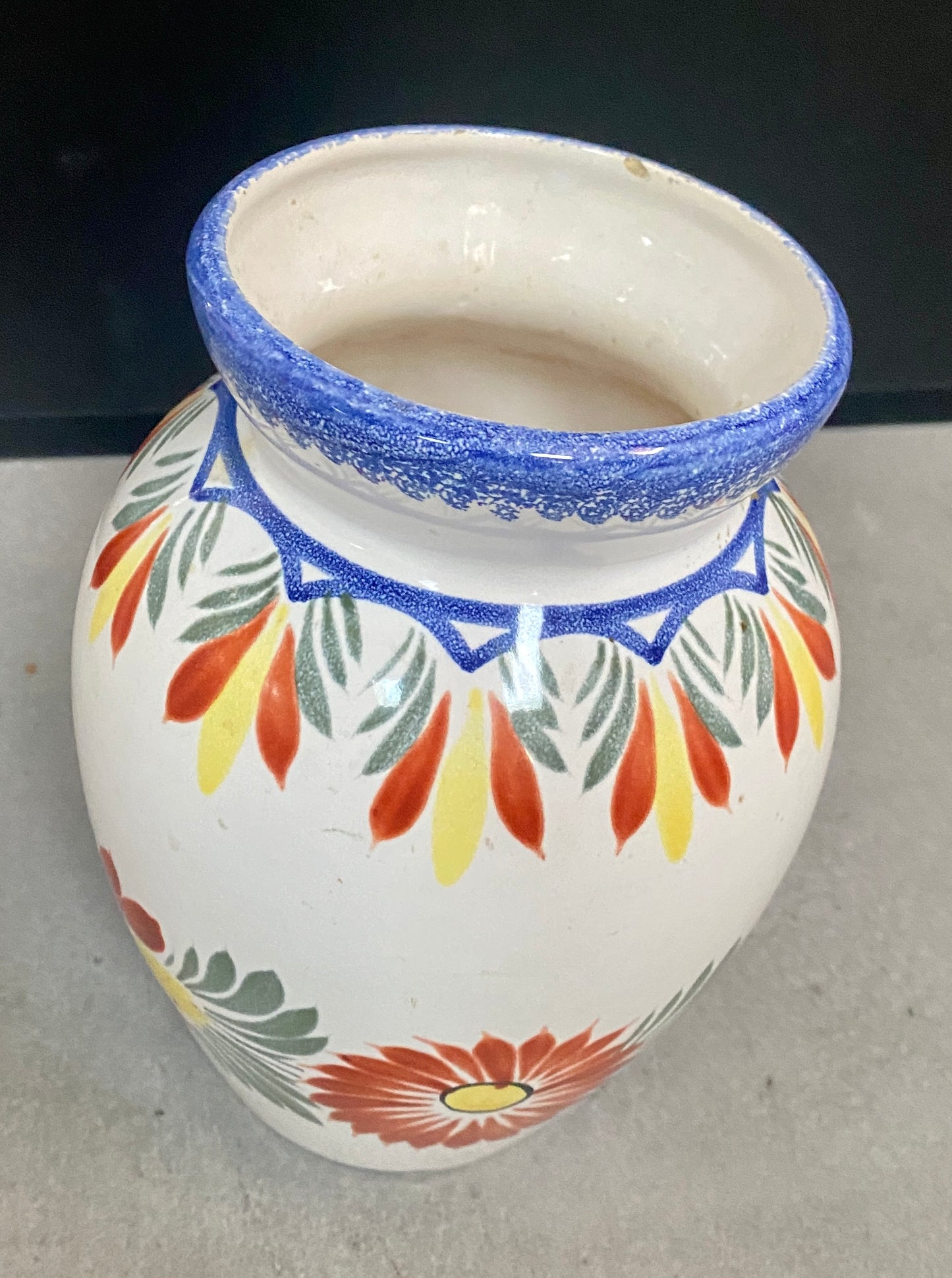 Vase « HENRIOT - QUIMPER », fleuri en céramique - Années 70