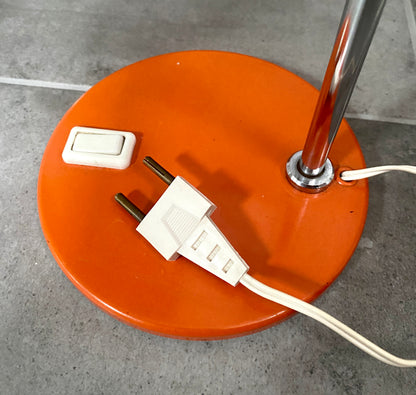 Lampe de bureau métal laqué orange et chrome - vers 1970