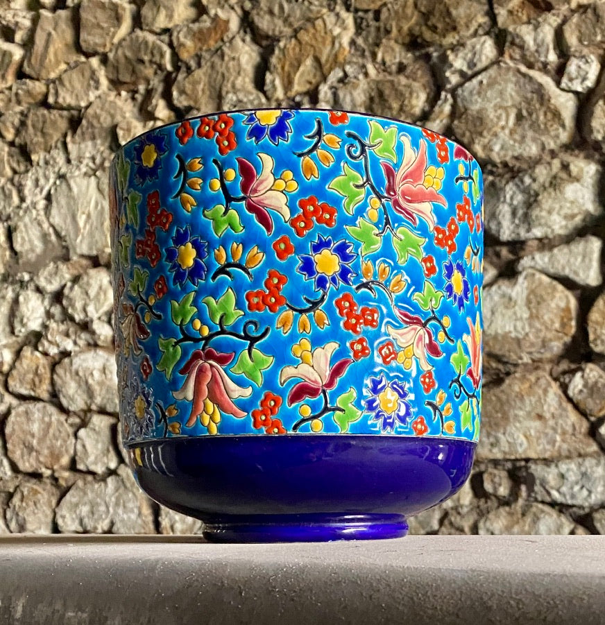 LONGWY. Cache-pot décor émaux polychrome