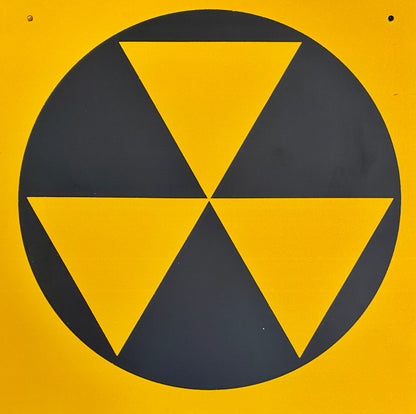 Plaque en acier - décoration industrielle - abri antiatomique