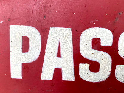 Plaque en tôle vintage - Rouge - Graphisme des lettres années 50 - "Passage réservé"
