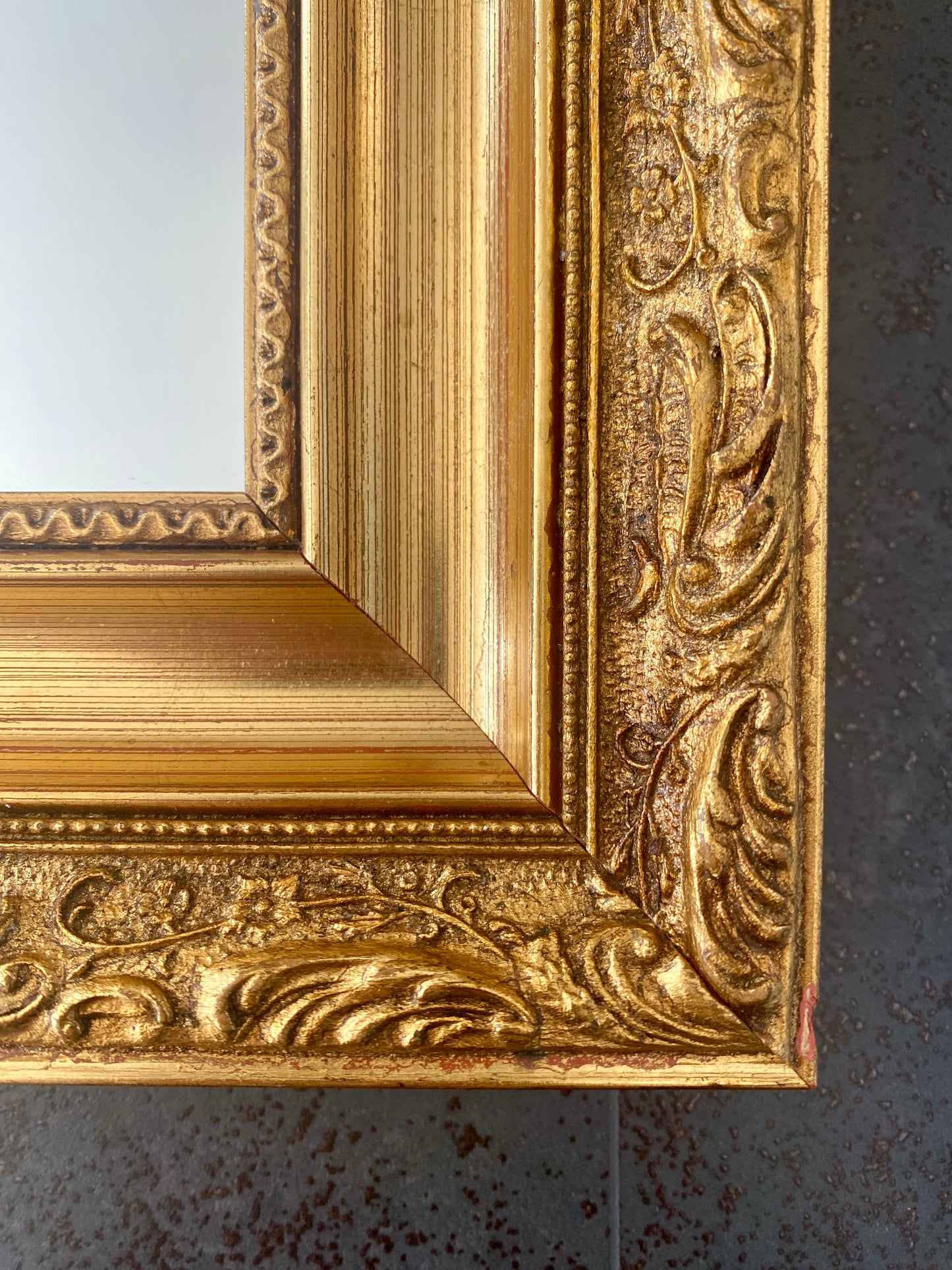 Grand miroir - bois doré - décor moulures