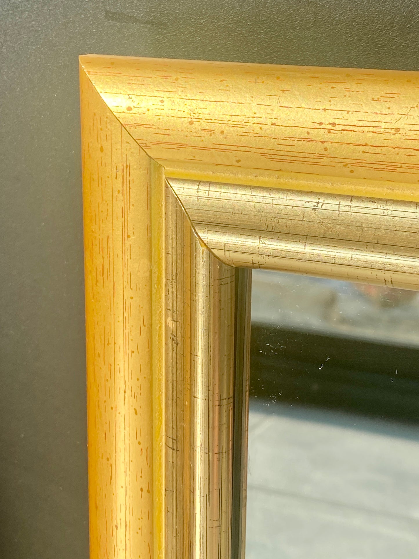 Miroir - format moyen - bois - lisse et doré